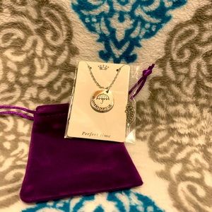 In Omnia para us necklace